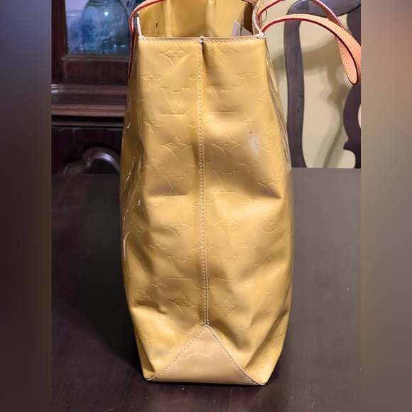 Authentic Louis Vuitton Monogram Vernis Reade MM Tote Bag - Picture 6 of 13